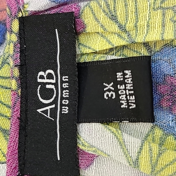 *NWT* AGB Floral Lightweight Top w/Lace Detailing, size 3X - Picture 7 of 8